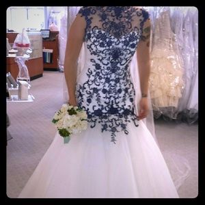 Alfred angelio wedding dress